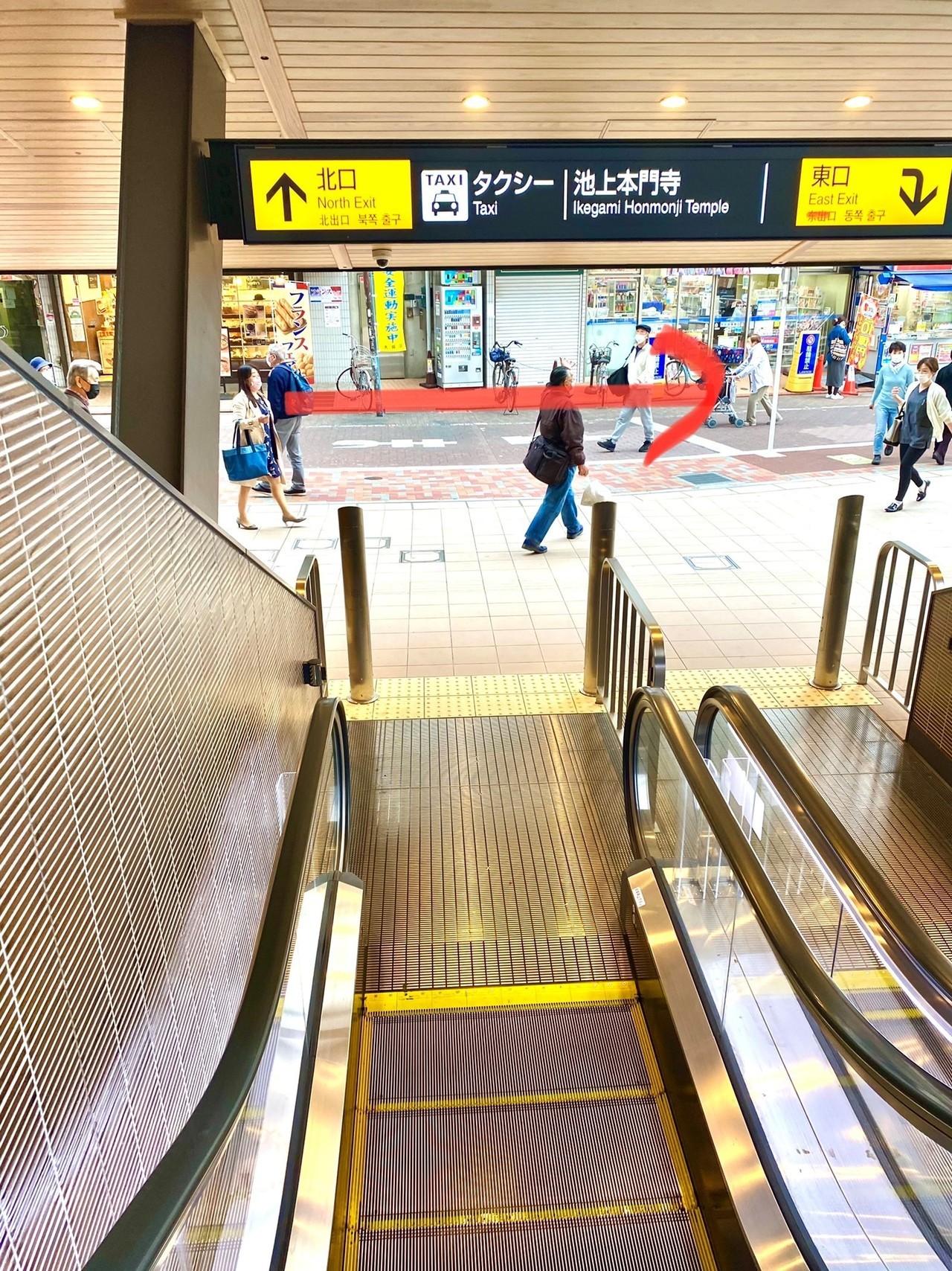 池上駅北口のエレベーターを降り右の方向に進みます。