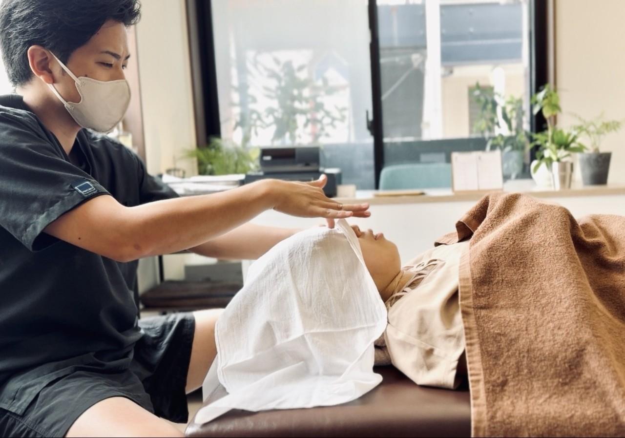 整体院CUCULEの施術風景