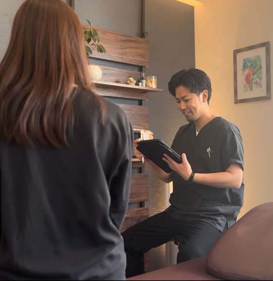 整体院CUCULEでは施術の前に問診を行います。 