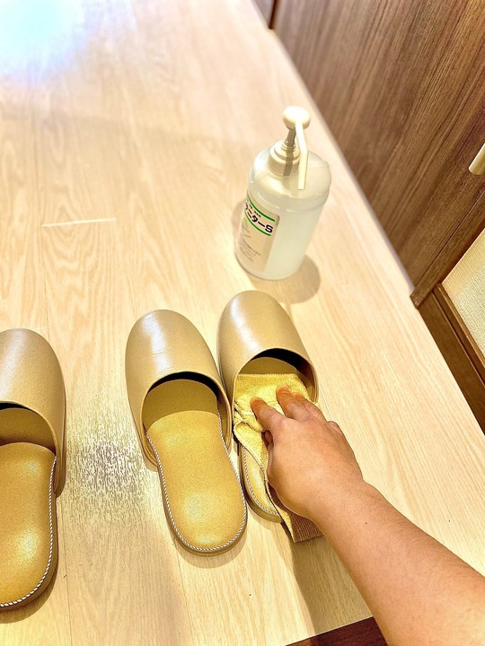 整体院CUCULEでは使用後のスリッパは毎回消毒しております